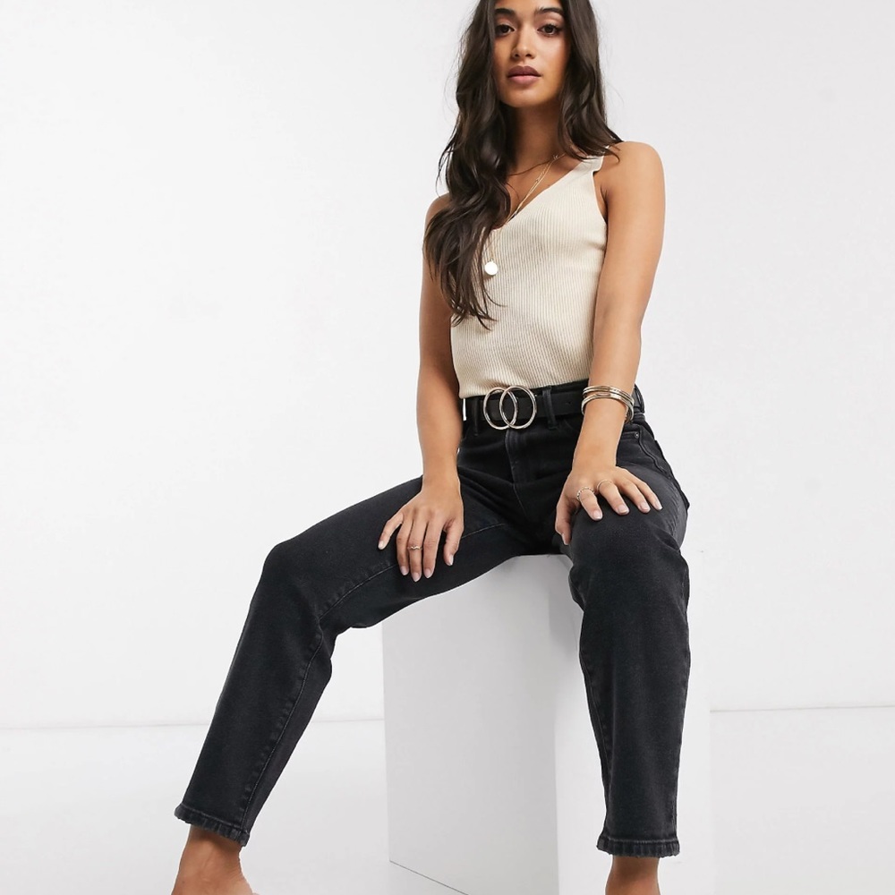 Stradivarius Petite slim mom jean with stretch in black